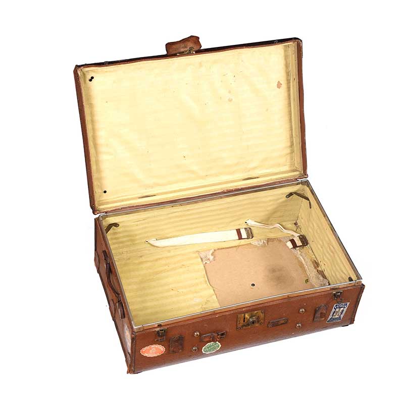 VINTAGE LEATHER TRAVEL TRUNK - Image 4 of 5