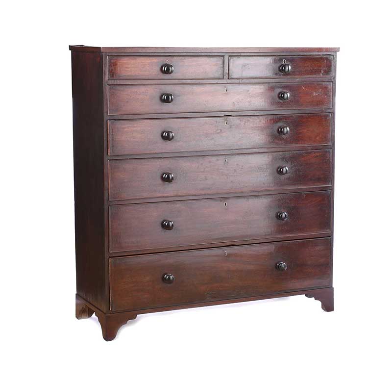 GEORGIAN MAHOGANY CHEST OF DRAWERS