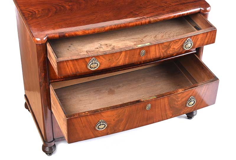 VICTORIAN MAHOGANY BOW FRONT CHEST OF DRAWERS - Image 4 of 7