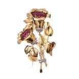 1940'S 18CT GOLD RUBY AND DIAMOND BROOCH