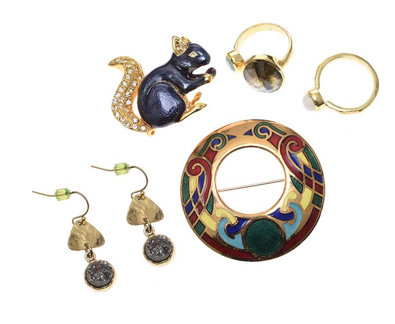 SELECTION OF GOLD-TONE JEWELLERY