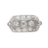 18CT WHITE GOLD DIAMOND RING IN THE STYLE OF ART DECO