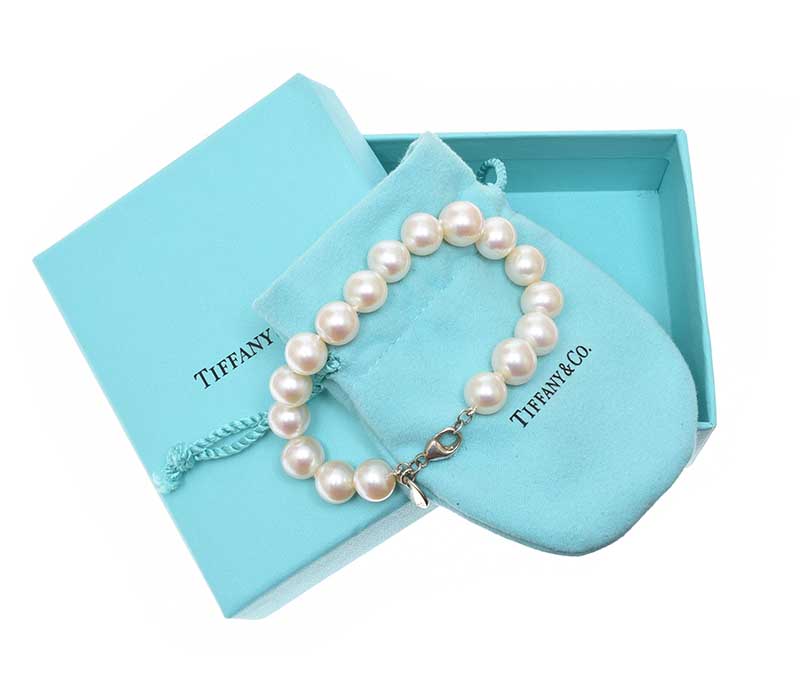 TIFFANY & CO. PEARL AND STERLING SILVER BRACELET WITH BOX - Image 3 of 3