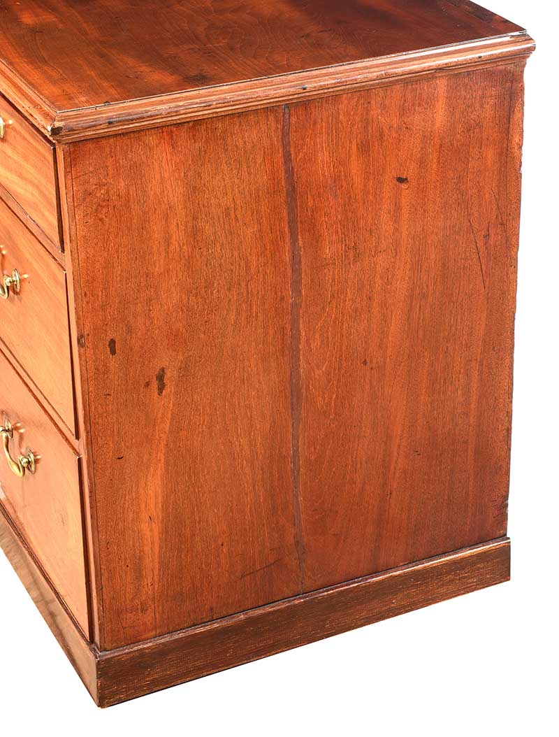 GEORGIAN MAHOGANY BACHELOR'S CHEST OF DRAWERS - Image 9 of 10