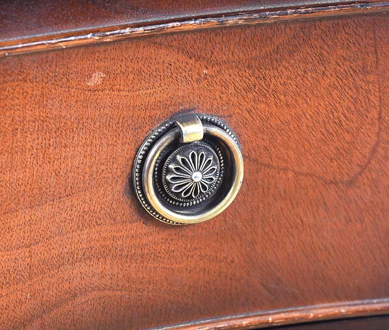 MAHOGANY SERPENTINE FRONT MINIATURE CHEST OF DRAWERS - Image 3 of 6