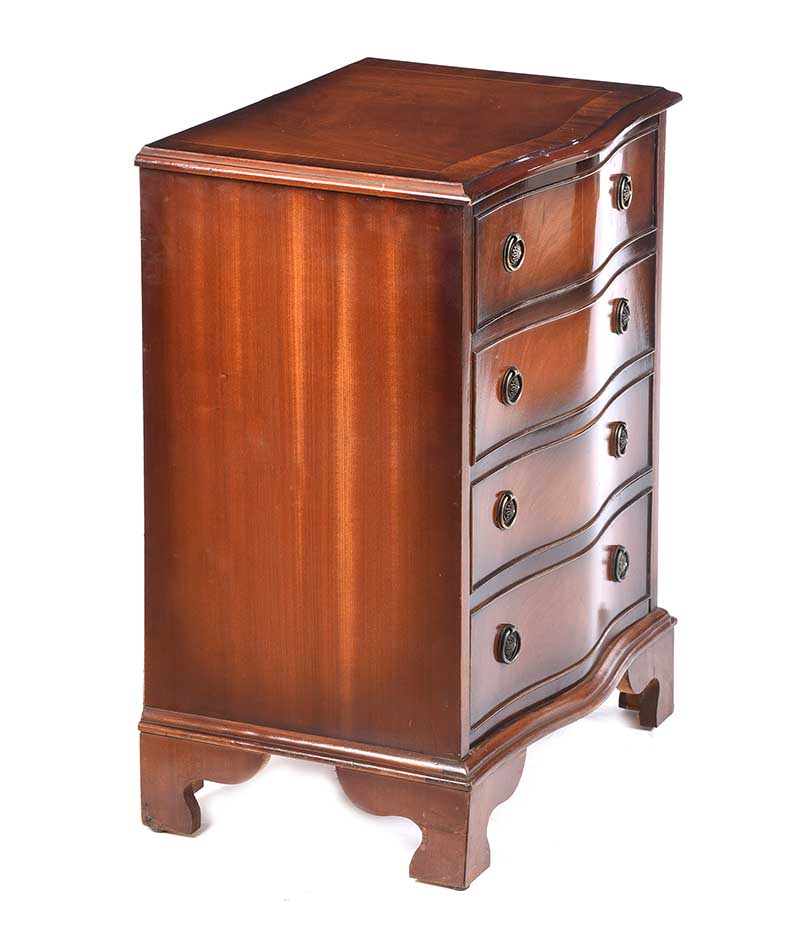 MAHOGANY SERPENTINE FRONT MINIATURE CHEST OF DRAWERS - Image 6 of 6