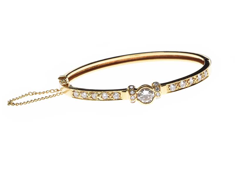 18CT GOLD DIAMOND BANGLE