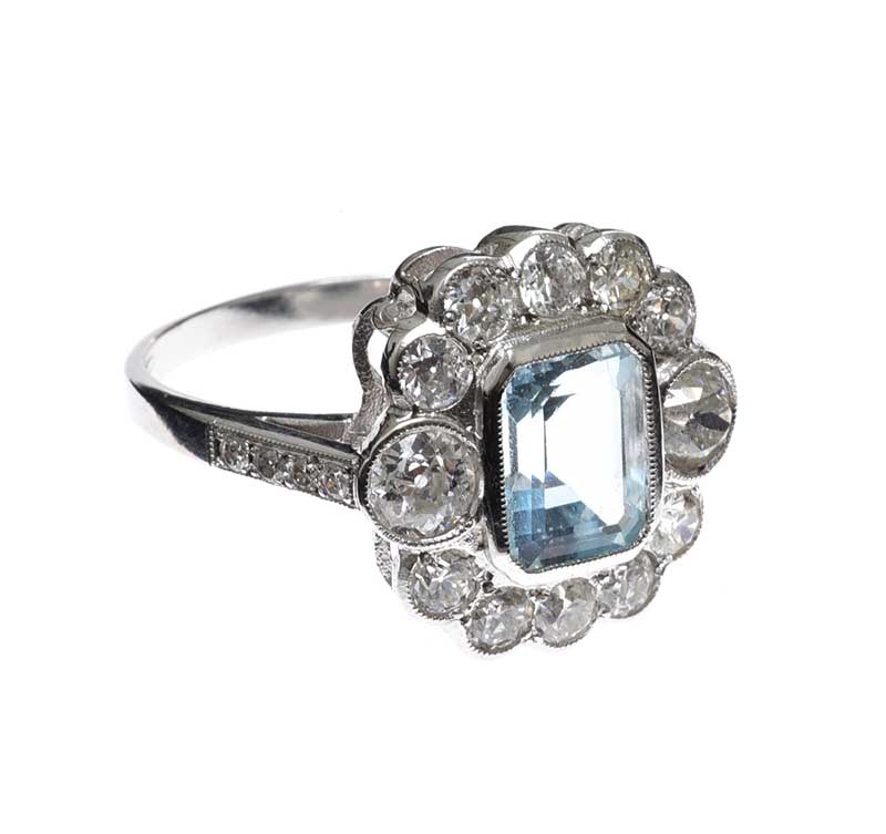 18CT WHITE GOLD AQUAMARINE AND DIAMOND RING - Image 2 of 3