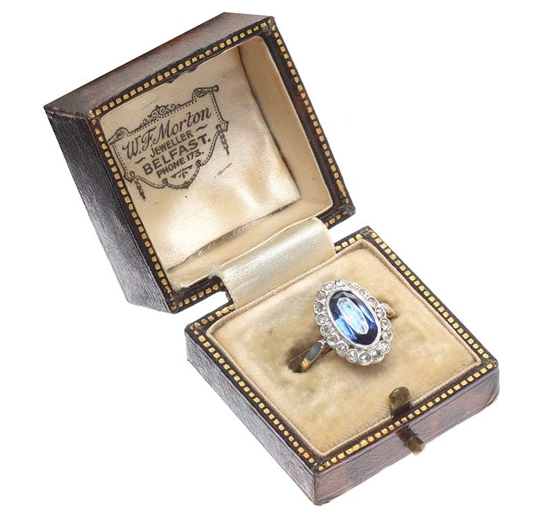 18CT GOLD BLUE GLASS AND DIAMOND RING - Image 4 of 4