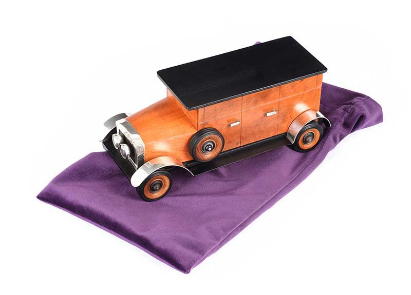 George Callaghan - DESK TOP MODEL CAR - Carved Wooden Model - 3.5 x 9 inches - Unsigned - Image 4 of 4