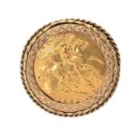 9CT GOLD MOUNTED SOVEREIGN RING