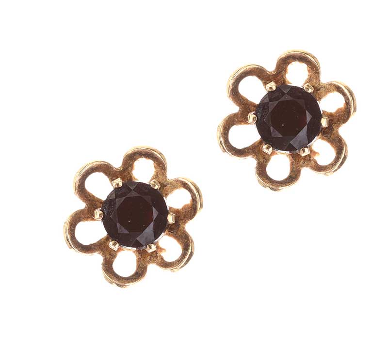 9CT GOLD GARNET EARRINGS