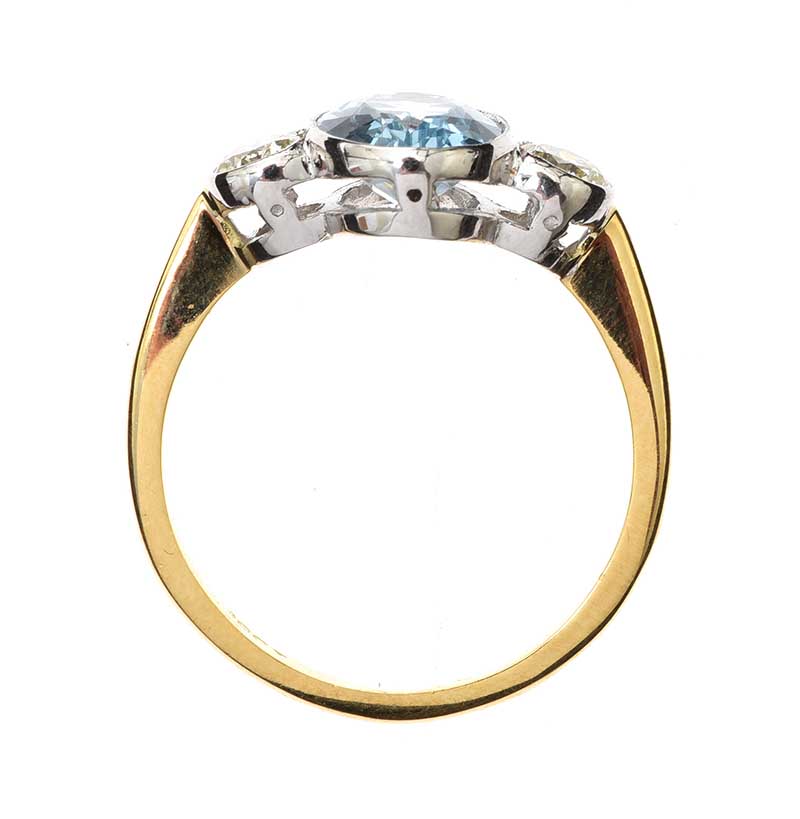 18CT GOLD AQUAMARINE AND DIAMOND RING - Image 3 of 3