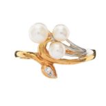 18CT GOLD PEARL AND DIAMOND RING