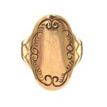 9CT GOLD ENGRAVED RING