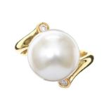 18CT GOLD SOUTHSEA PEARL AND DIAMOND RING