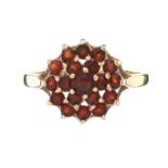 9CT GOLD GARNET CLUSTER RING