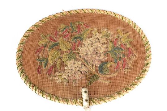 PAIR OF EMBROIDERED HAND FANS - Image 3 of 5