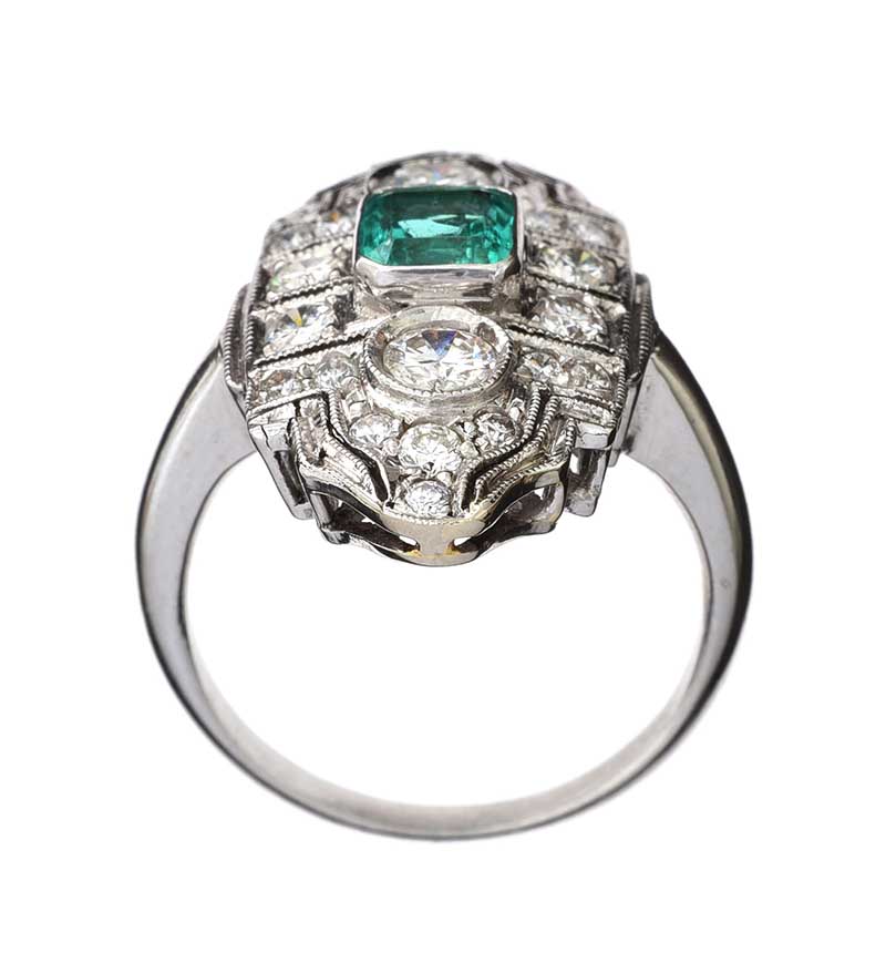 18CT WHITE GOLD EMERALD AND DIAMOND RING - Image 3 of 3