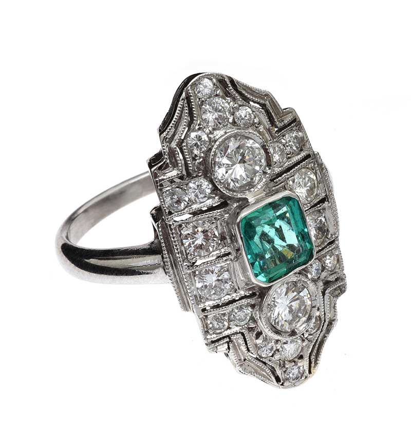 18CT WHITE GOLD EMERALD AND DIAMOND RING - Image 2 of 3