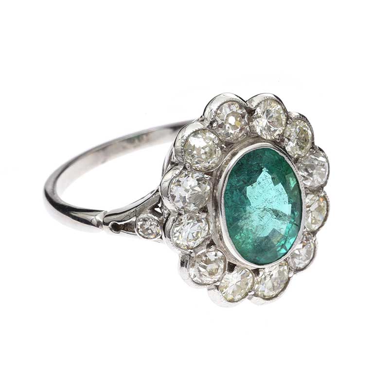 18CT WHITE GOLD EMERALD AND DIAMOND CLUSTER RING - Image 2 of 3