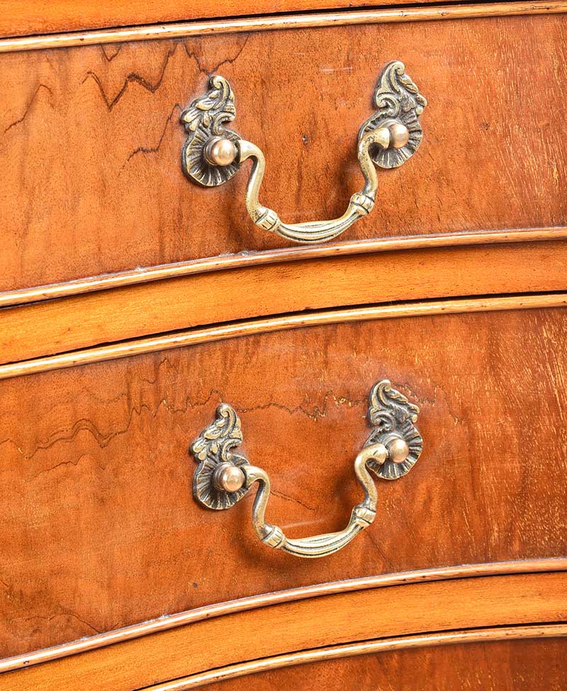 ANTIQUE MAHOGANY SERPENTINE FRONT CHEST OF DRAWERS - Image 2 of 5