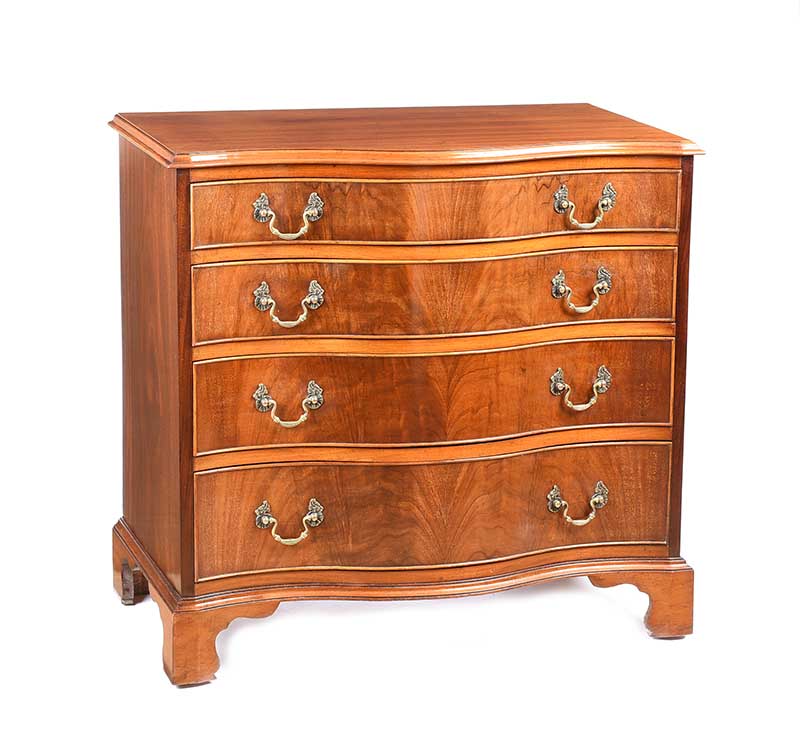 ANTIQUE MAHOGANY SERPENTINE FRONT CHEST OF DRAWERS