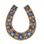 An Edwardian sapphire and diamond horseshoe brooch, set with graduated cushion-shaped sapphires with