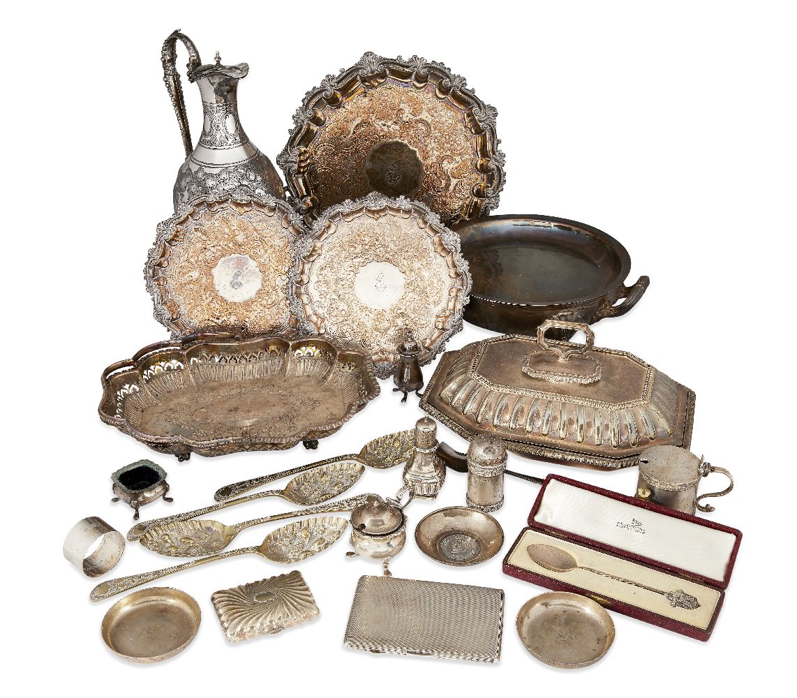 A collection of small silver items, pin dishes, cruets and cigarette cases, together with a