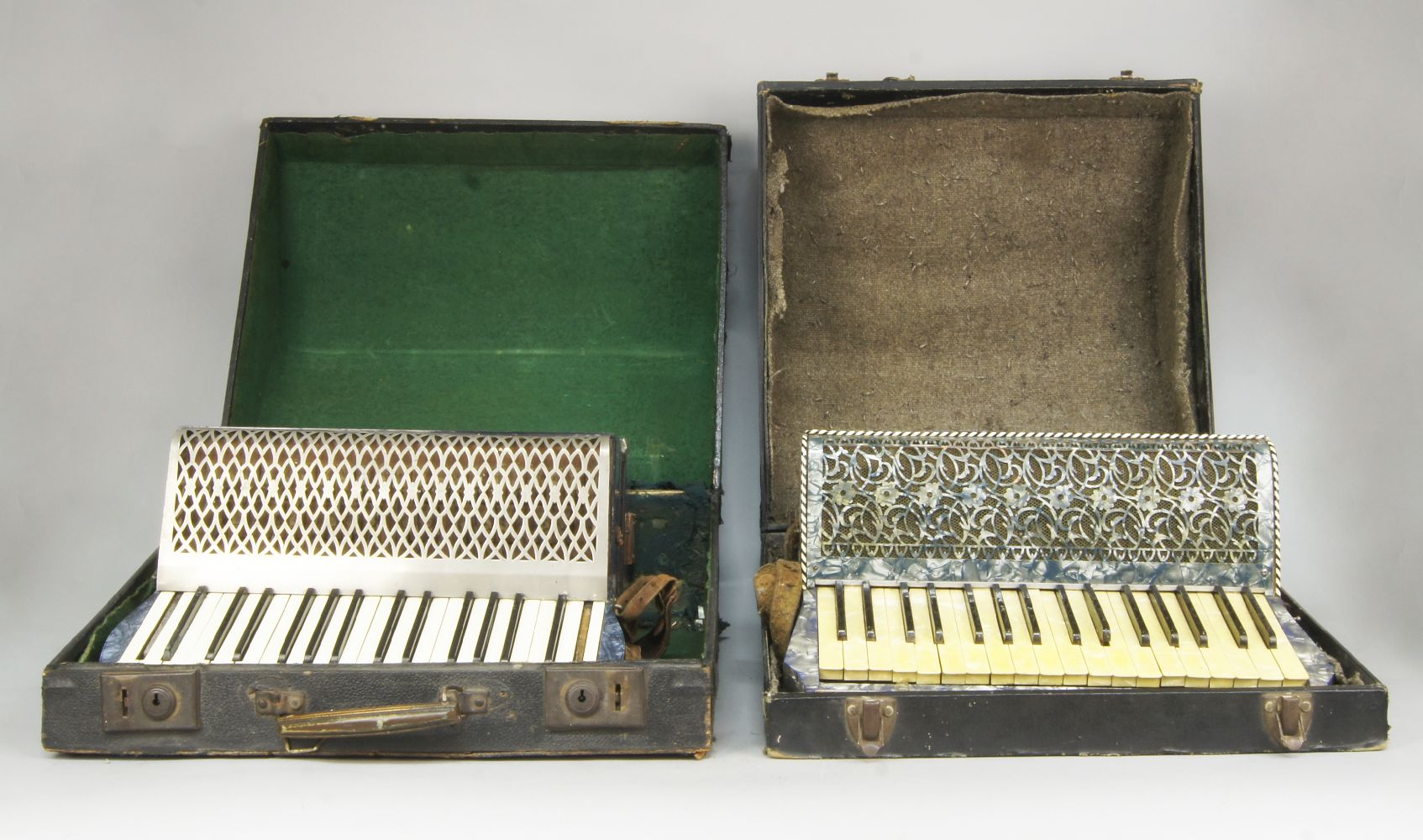 A Hofner Carmen II accordion, 20th century, in a blue pearl finish, in a hard case, together with an - Image 2 of 2