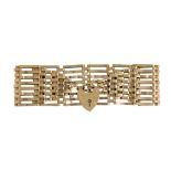 A 9ct gold gate link bracelet, to a 9ct gold padlock clasp, London hallmarks, 17.0cm long, 20.