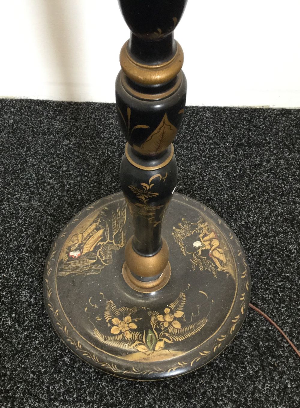 An early 20th century chinoiserie standard lamp - Image 2 of 2
