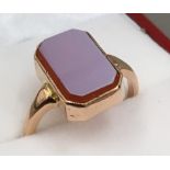 An Edwardian 9 ct rose gold carnelian set signet ring