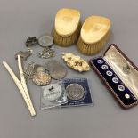 A small quantity of miscellaneous items, including a silver brooch, coins, shirt buttons, etc.