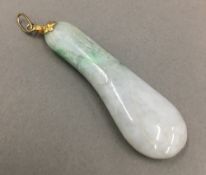 A Chinese carved jade pendant