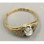 An 18 ct gold diamond ring (spreads to 0.