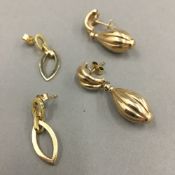 Two pairs of 9 ct gold earrings (7 grammes total weight)