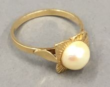 An 18 ct gold pearl set ring,