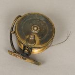 A Mallochs patent brass fishing reel Of typical form, with horn handle. 10 cm diameter.