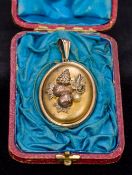 An unmarked Victorian photo pendant/brooch Of oval form,