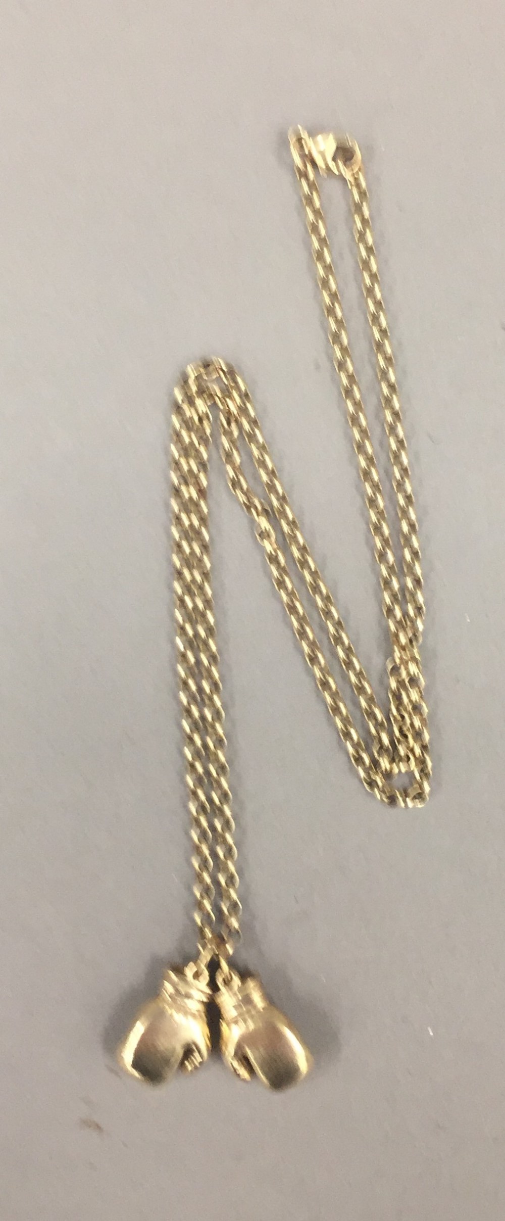 A pair 9 ct gold boxing gloves on chain (14.