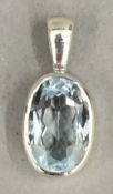 A 9 ct white gold aquamarine pendant