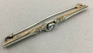 An Art Deco aquamarine set bar brooch (3 grammes total weight)