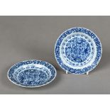 A pair of Chinese blue and white porcelain dishes,