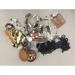 A quantity of costume jewellery