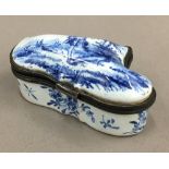 A blue and white porcelain patch box