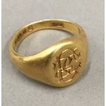 An 18 ct gold signet ring (6.