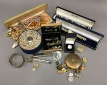 A quantity of various jewellery