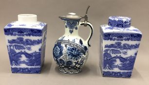 Two blue and white porcelain caddies, one with lid,