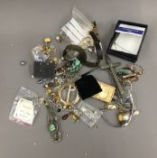 A quantity of costume jewellery